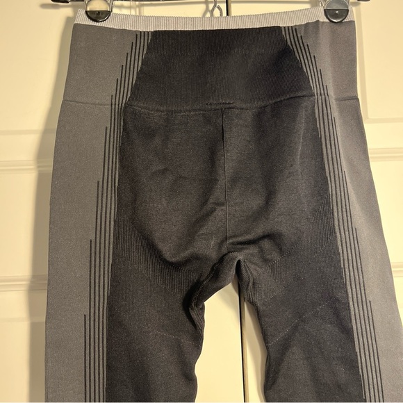 NEW FABLETICS SEAMLESS High Waist Fusion LEGGING Black Gray Small - Picture 4 of 8